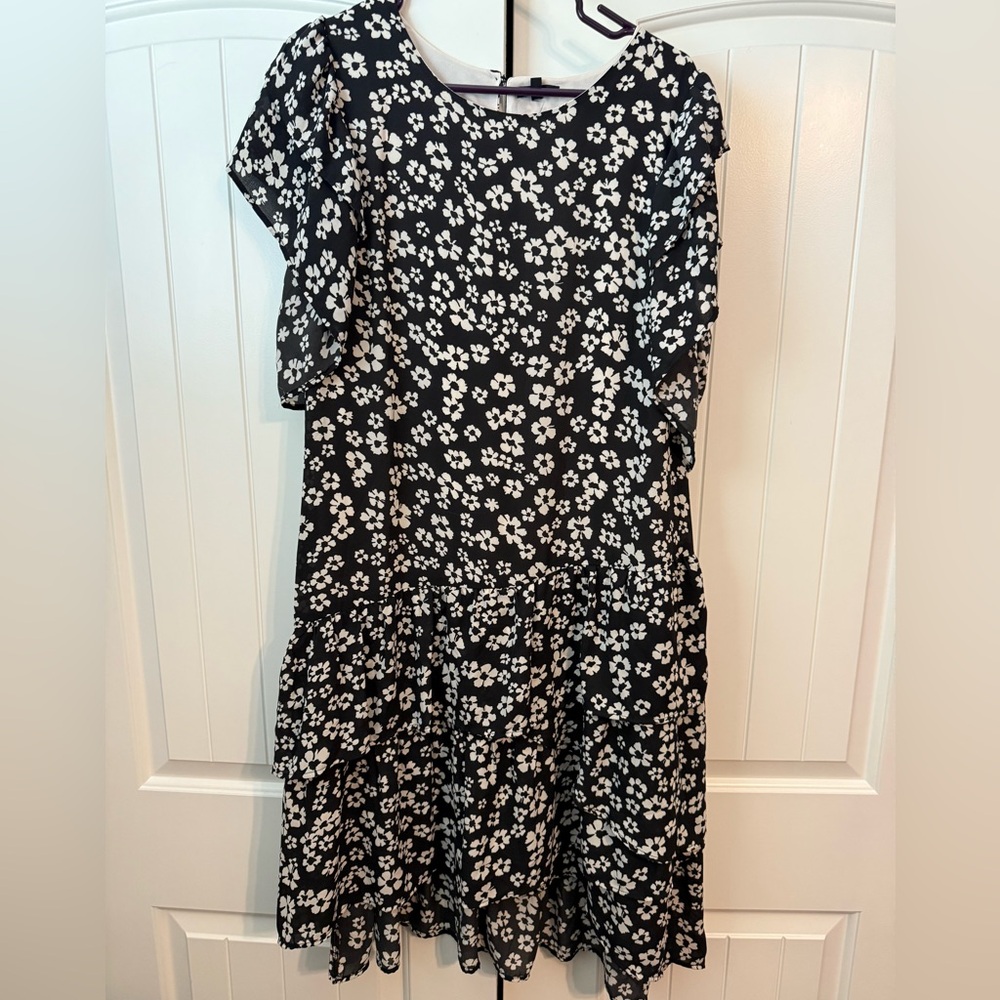 Who What Wear Black and White Floral Long Sleeve Dress